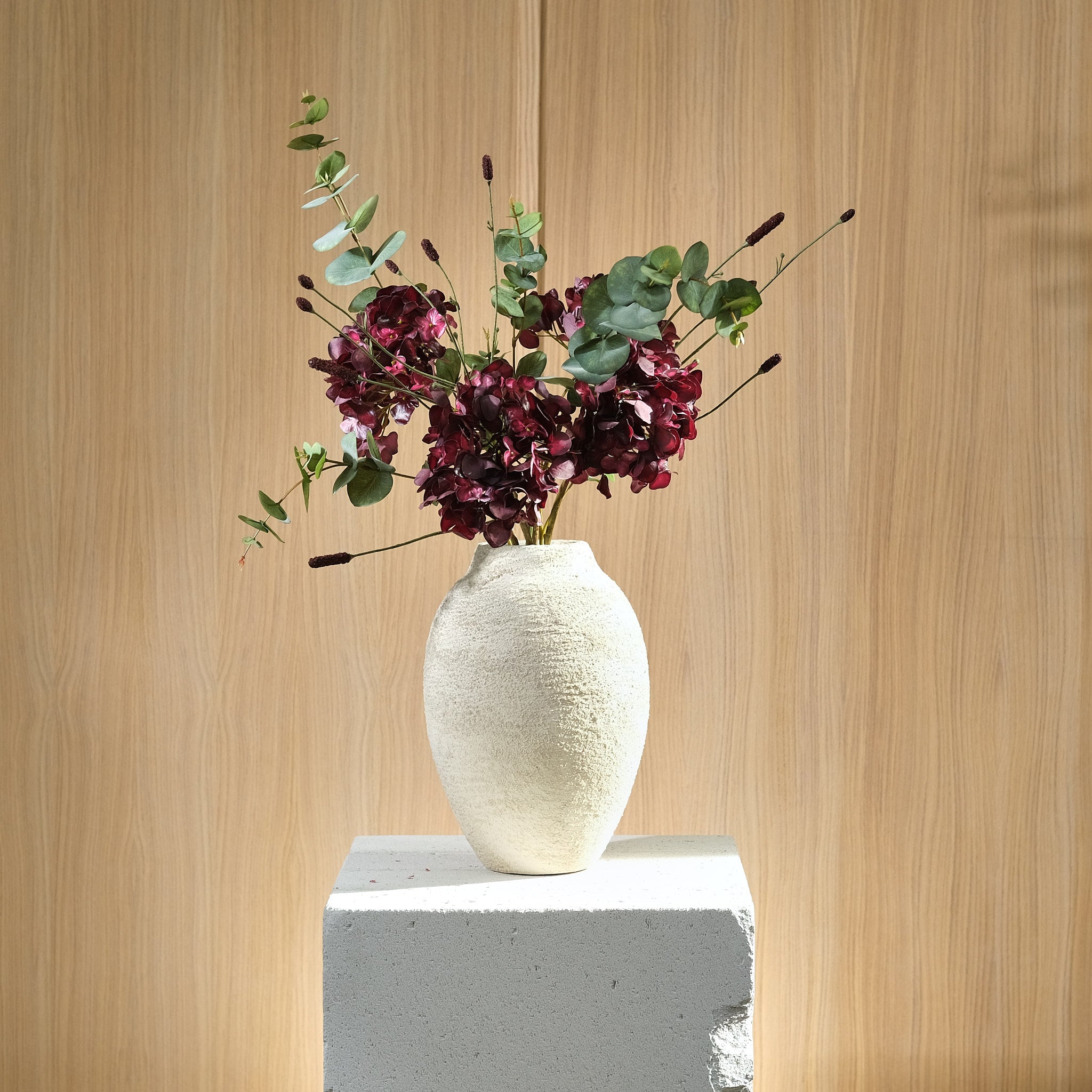 Deep Stillness - Höstbukett i Varma, Dova Toner med Real Touch Burgundy Hortensior
