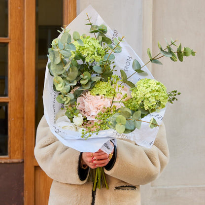 Grand of Flower – Stor exklusiv konstbukett med pioner, rosor och hortensia - FLORISSMA