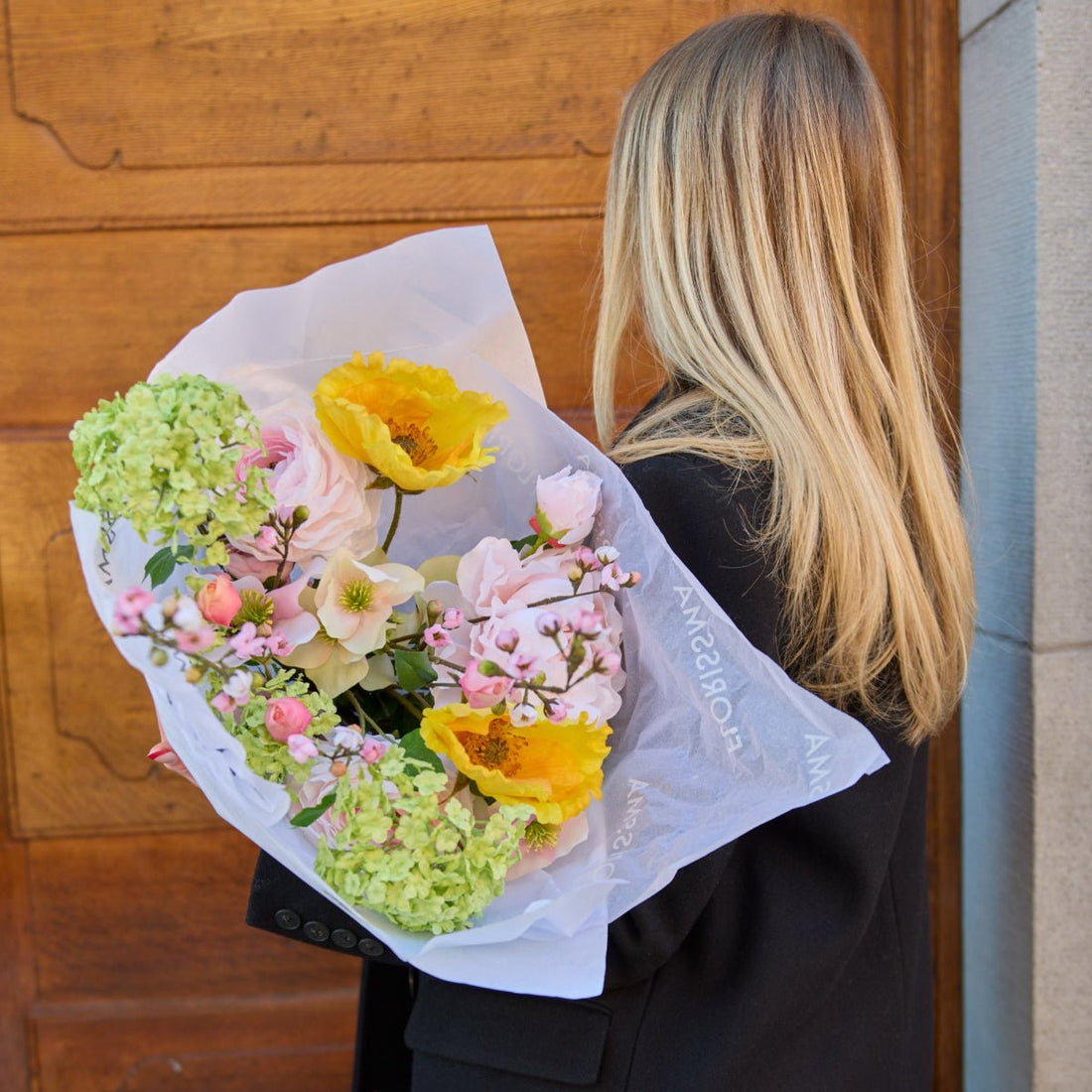 Jasmine Pearl – Färgstark Bukett i Konstblommor med Pion, Vallmo och Julros - FLORISSMA