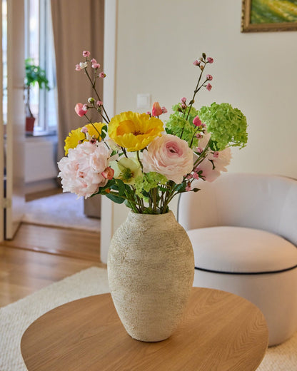 Jasmine Pearl – Färgstark Bukett i Konstblommor med Pion, Vallmo och Julros - FLORISSMA