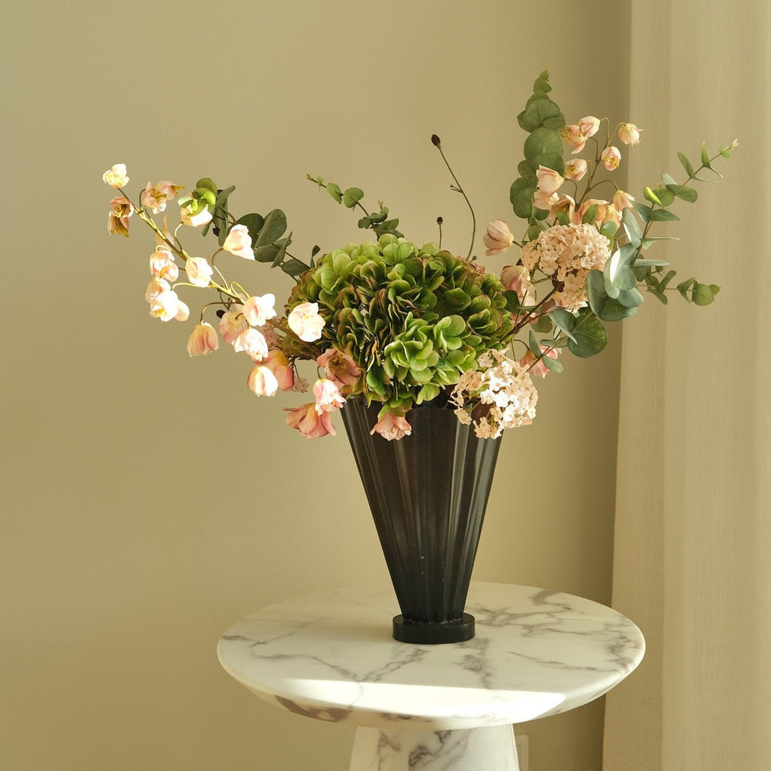 Petral Bloom – Konstgjord bukett med hortensia, snöboll &amp; burgundpimpernell - FLORISSMA