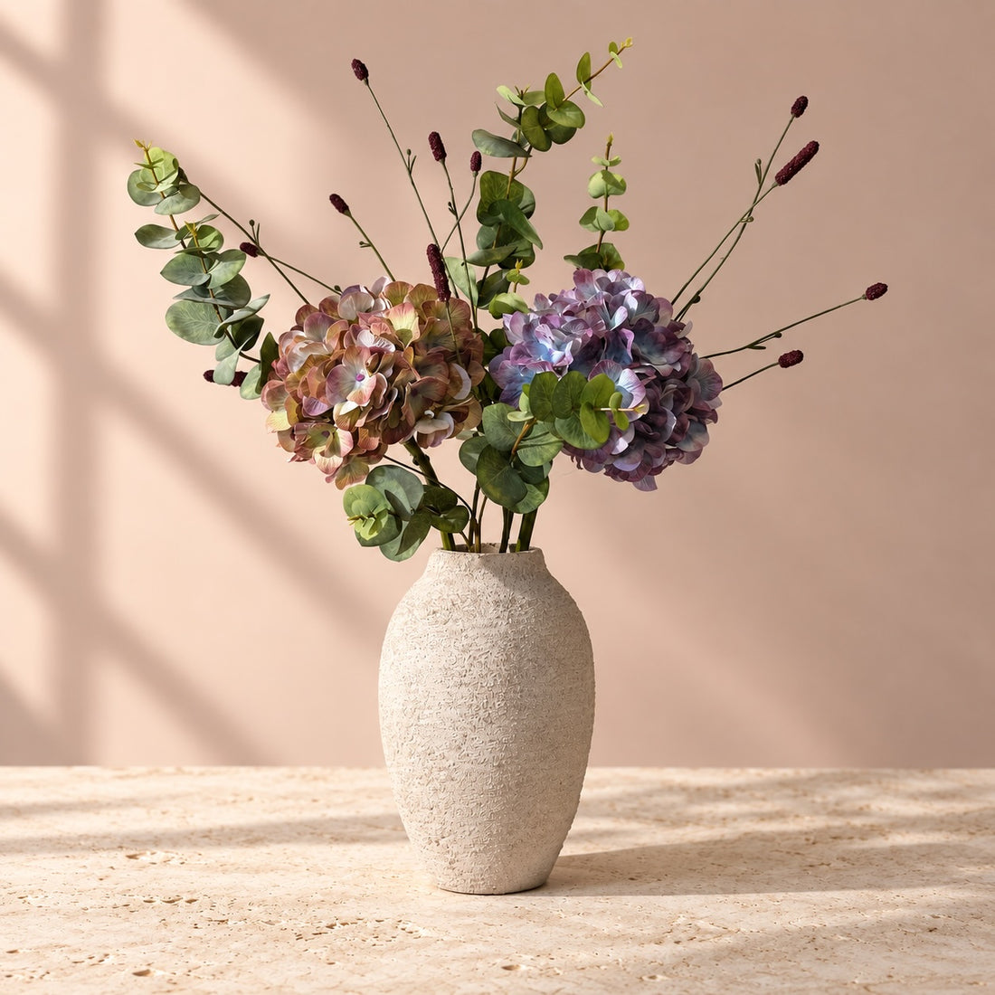 Blue Pearl – Konstbukett med Blå och Gröna Hortensior, Eukalyptus &amp; Pimpernell