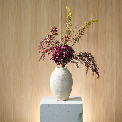Raw Harmony - Djup Burgundy Hortensia med Mjuka Björnbär i Mauve
