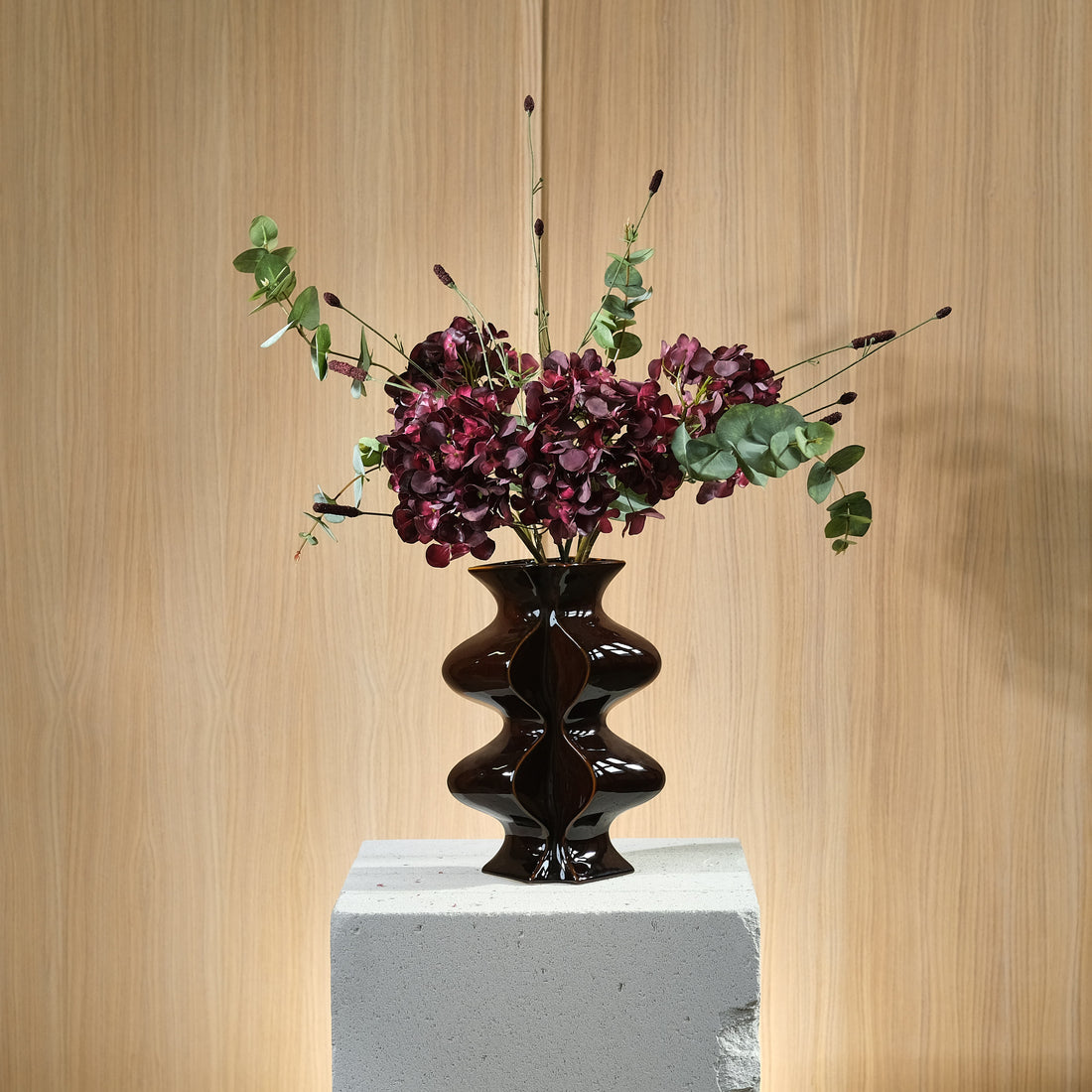 Deep Stillness - Höstbukett i Varma, Dova Toner med Real Touch Burgundy Hortensior