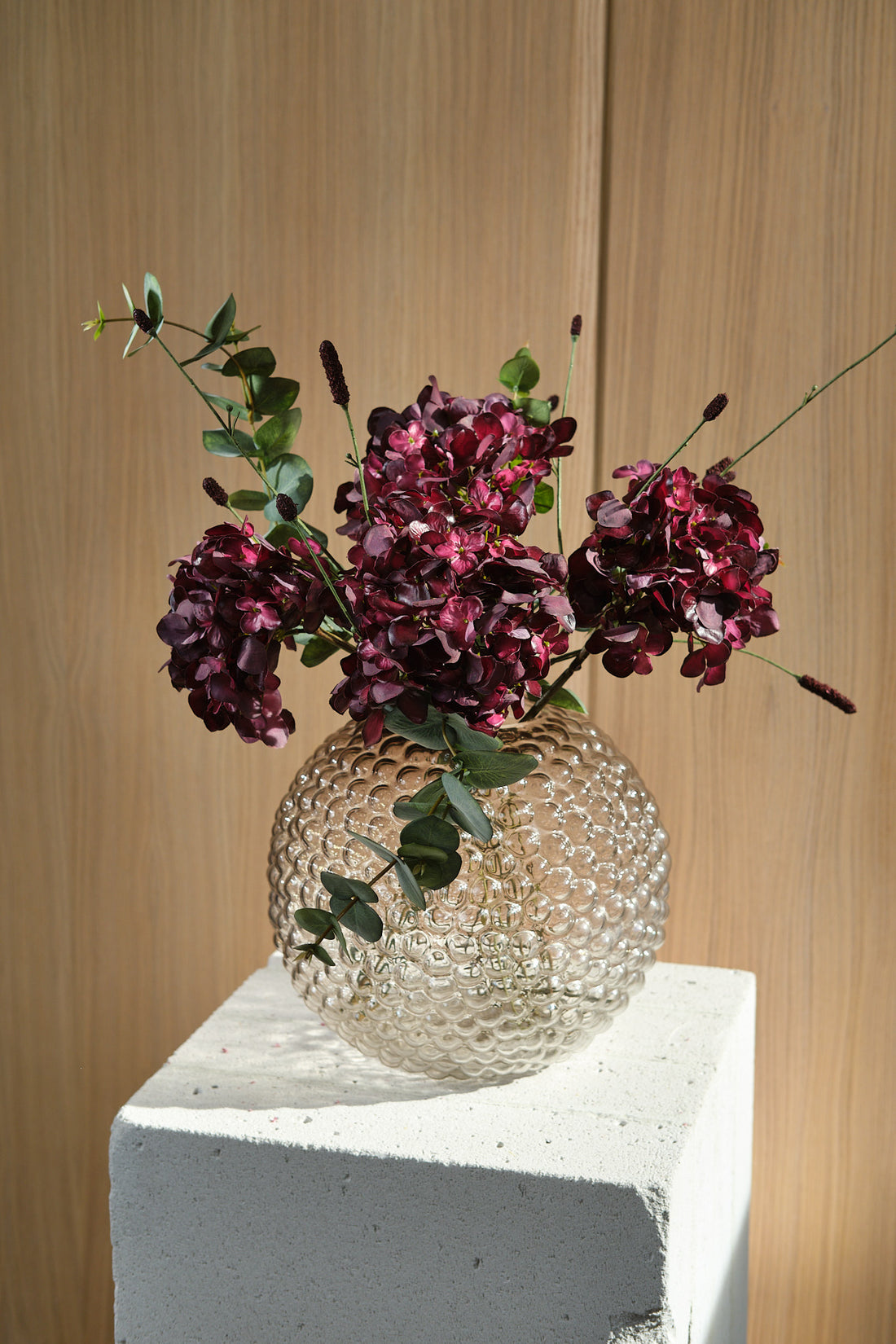 Deep Stillness - Höstbukett i Varma, Dova Toner med Real Touch Burgundy Hortensior