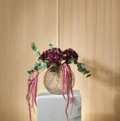 Velvet Edge - En Chic Höstbukett med Frodiga Hortensior i Real Touch med Varma och mjuka Amaranthus