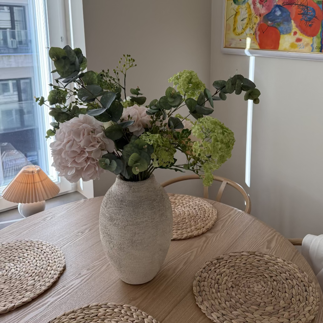Grand of Flower – Stor Exklusiv Konstbukett med Pioner, Rosor och Hortensia i Real Touch
